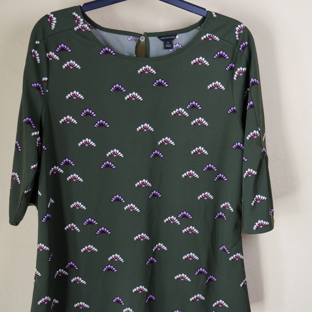 Ann Taylor floral print knit top, size Medium